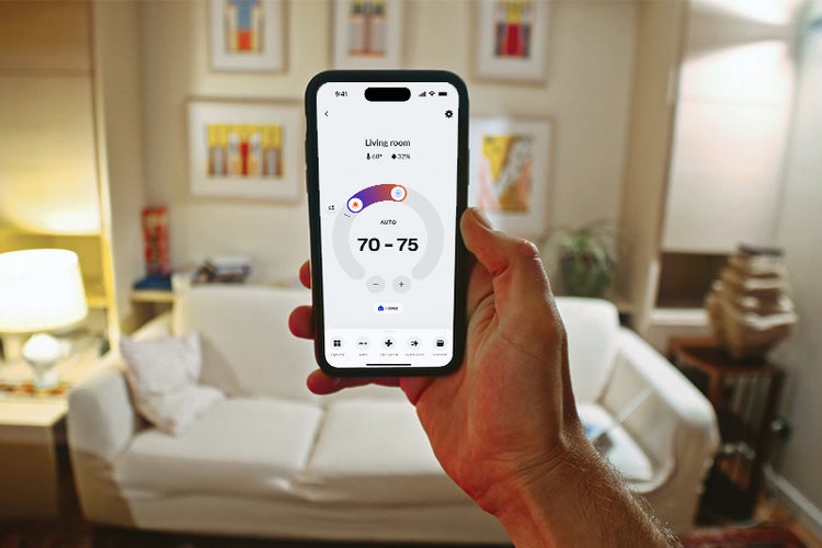 person-holding-a-phone-showing-the-smarthome-app